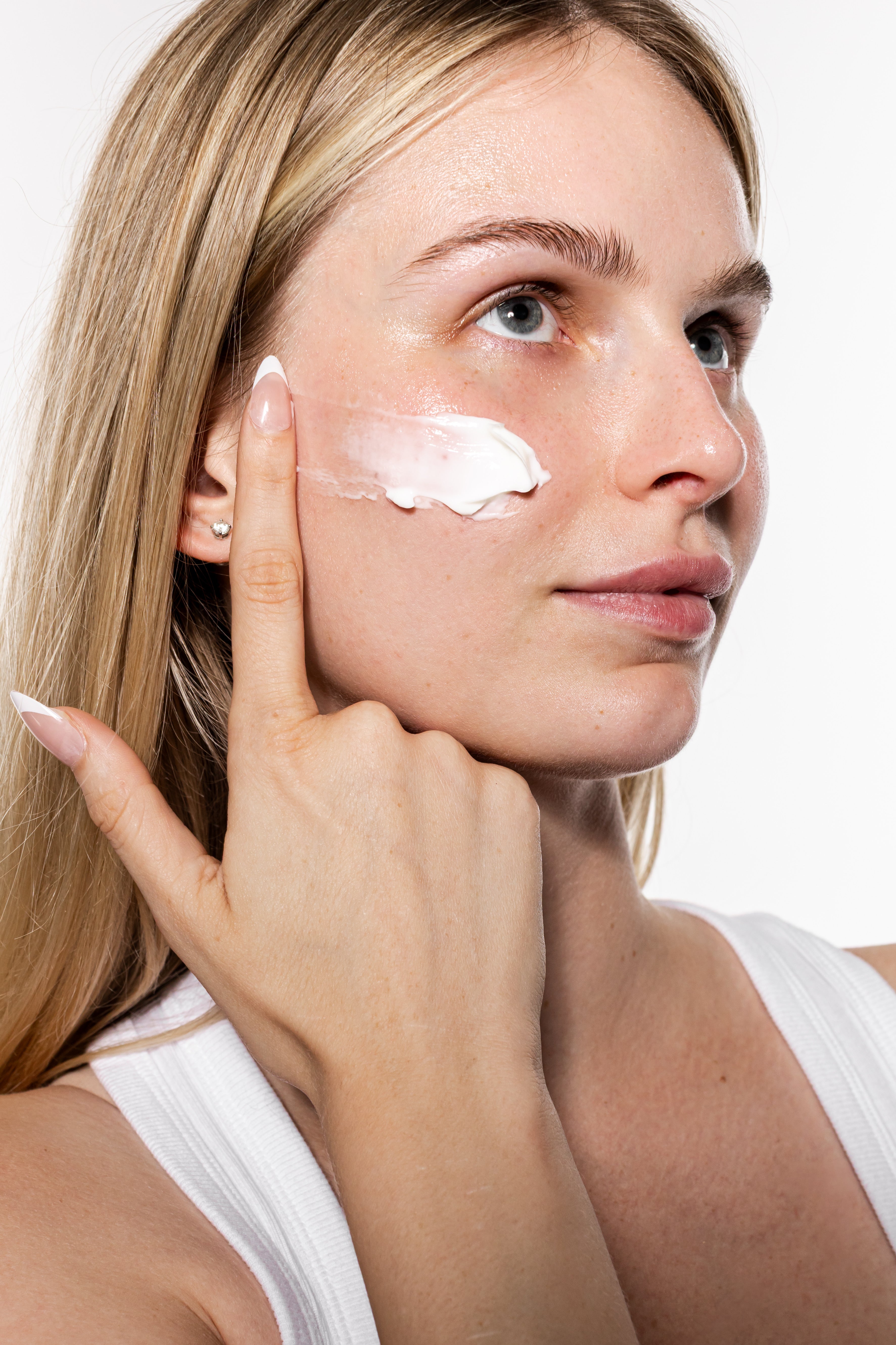 TOPICSKINCARE-BRANDING-BEKKIE-1-83_288eec43-e8eb-40e6-9b09-ef12c4723119.jpg